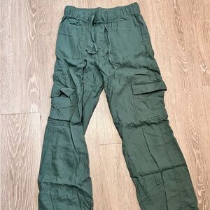Women’s green cargo pants